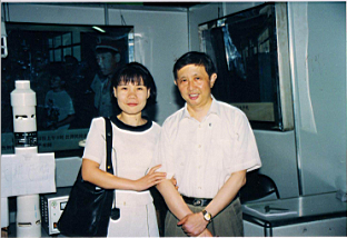 2001年與環(huán)保部副部長王玉慶合影